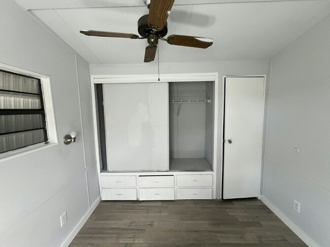 Building Photo - 1133 Chicago Bulls St