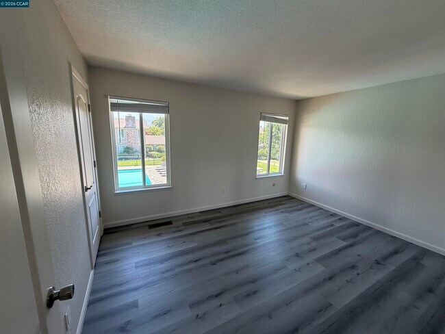 Building Photo - 1177 Norwegian Ave