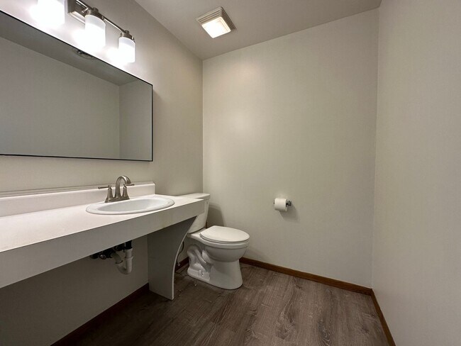 Building Photo - First Floor Commercial Space in Perfect Oakland Location Right on Boulevard of the Allies! CALL T...