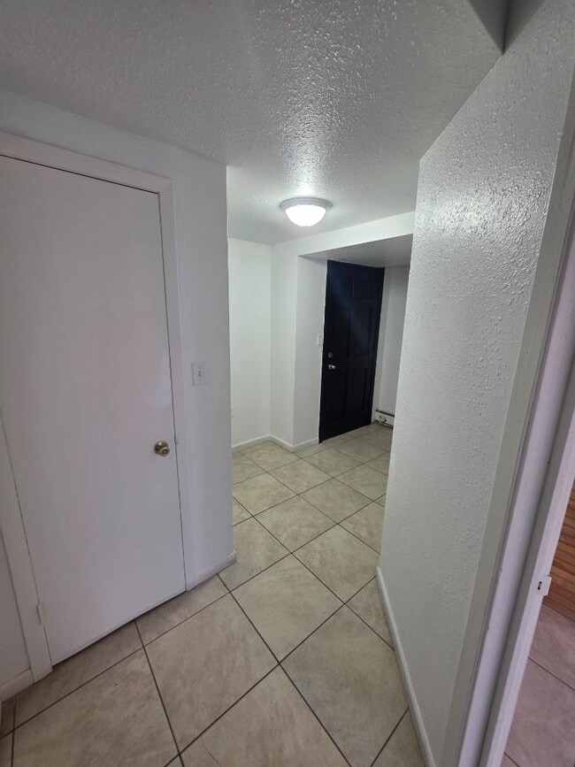 Building Photo - 311 E Thayer Ave