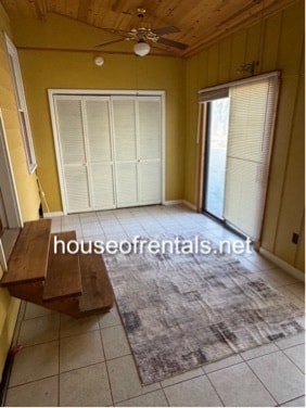 Building Photo - 216 Iowa St