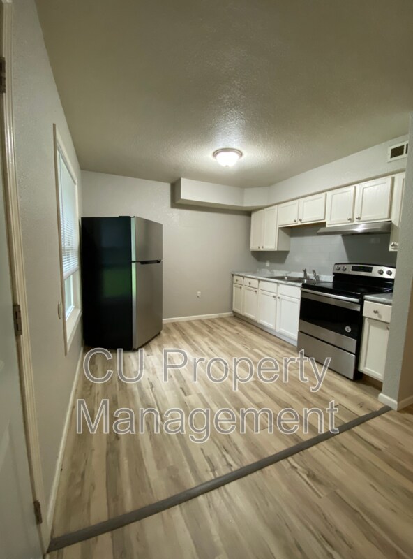 Building Photo - 333 S Steffler St