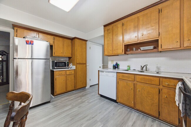 Building Photo - 205 Orkney Pl