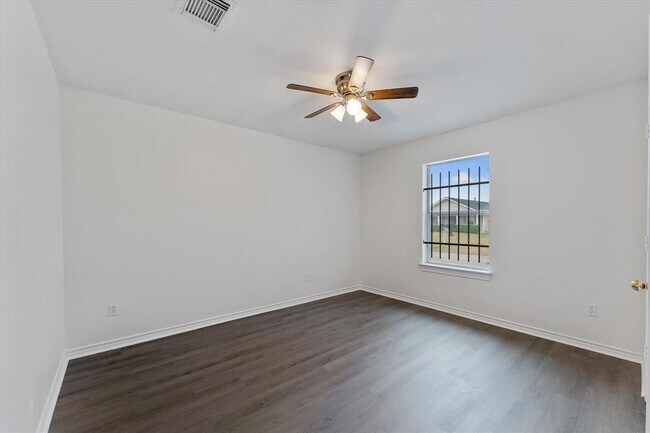 Building Photo - 11419 Roandale Dr