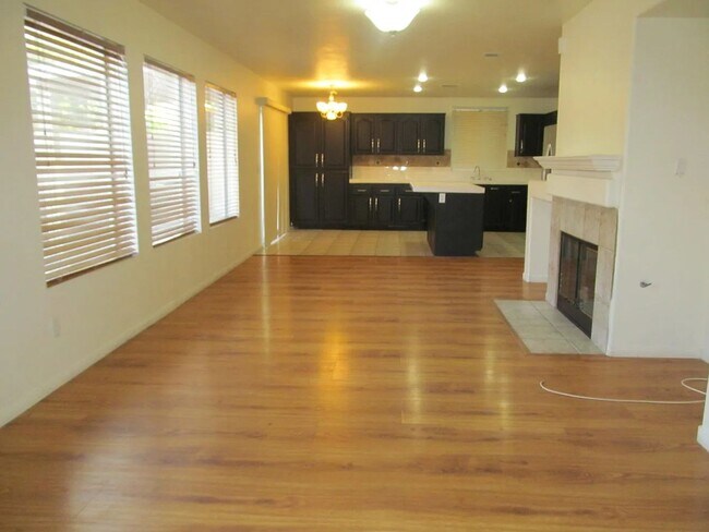Building Photo - A Fabulous 4 Bedroom House in Peccole Ranch