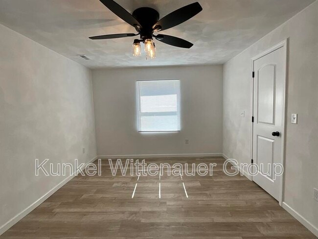 Building Photo - 5 Lakewood Dr