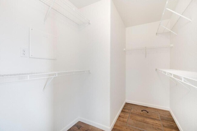 Building Photo - 8703 Silver Glen Dr