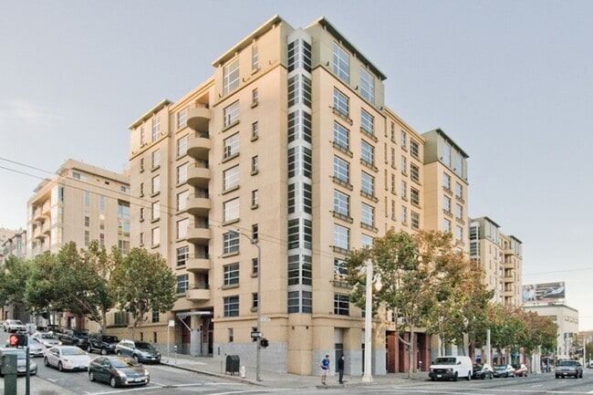 Building Photo - 680