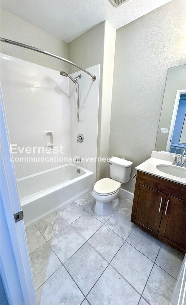 Building Photo - 428 Whistler Pl