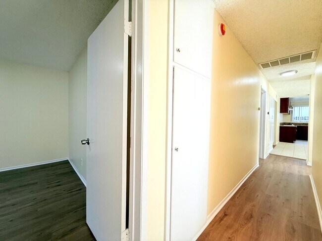 Building Photo - Beautiful Renovated Spacious 4 Bed - 2 Bath Home in West Hills