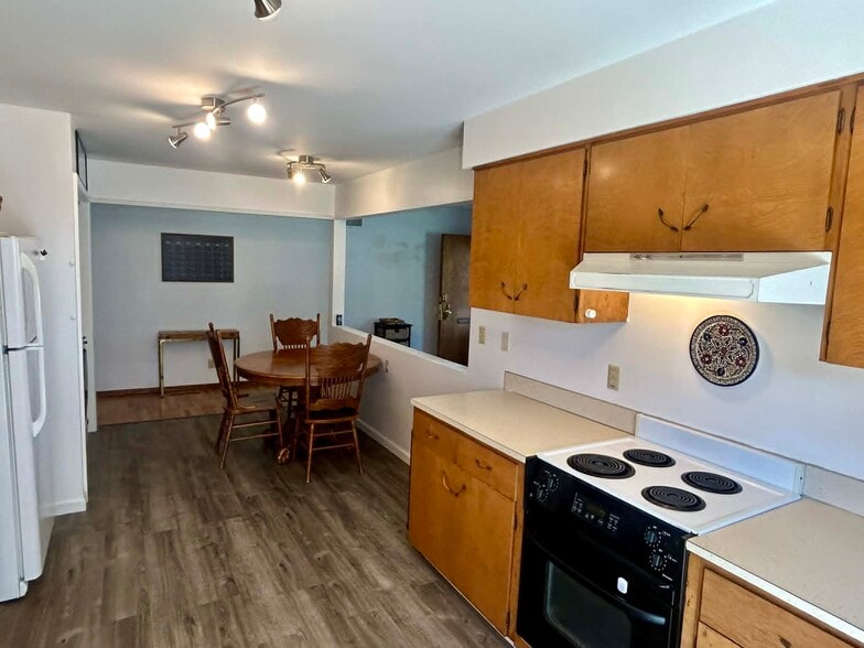Building Photo - 302 N 37th Ave