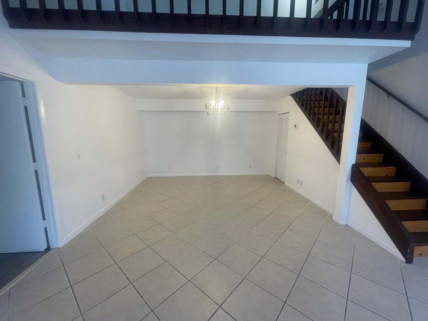 Building Photo - 121 Maplecrest Cir