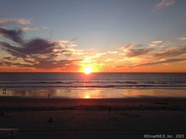 Building Photo - 702 E Broadway