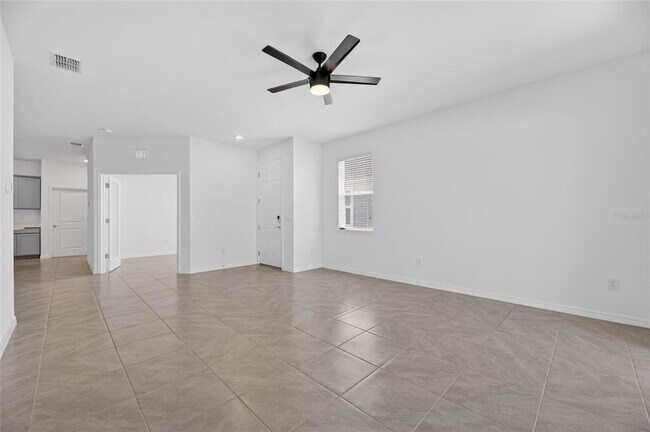 Building Photo - 2425 Bending Bonsai Dr