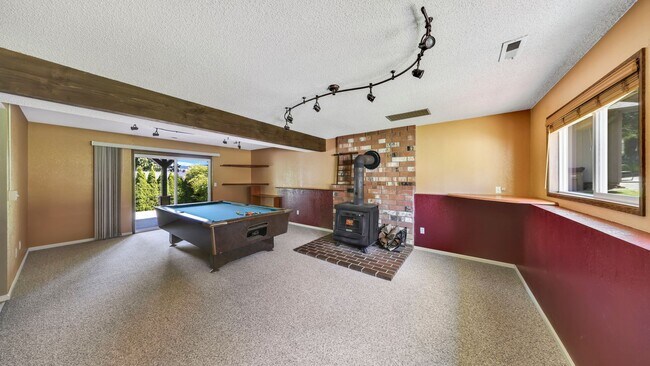 Building Photo - 6127 Parkside Dr