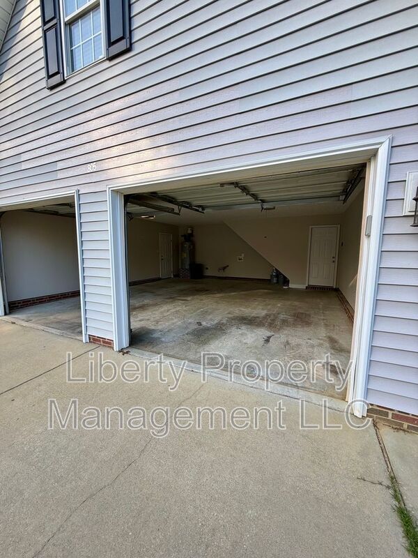 Building Photo - 805 Broadmore Dr