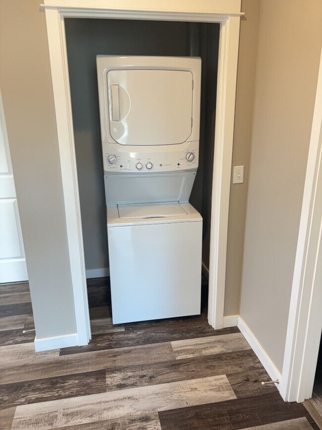 Building Photo - 2 Bedroom, 1 Bathroom at Samish Station Apartments!