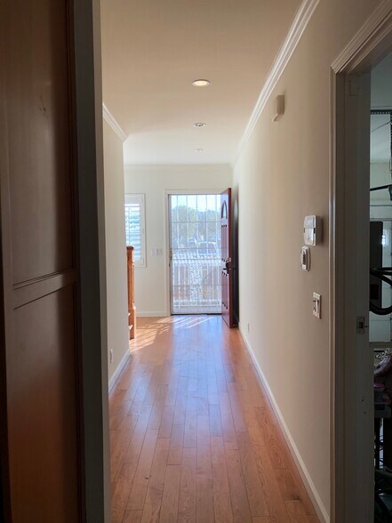 Building Photo - 4162 Alla Rd