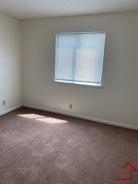 Building Photo - 419 Oriole Dr