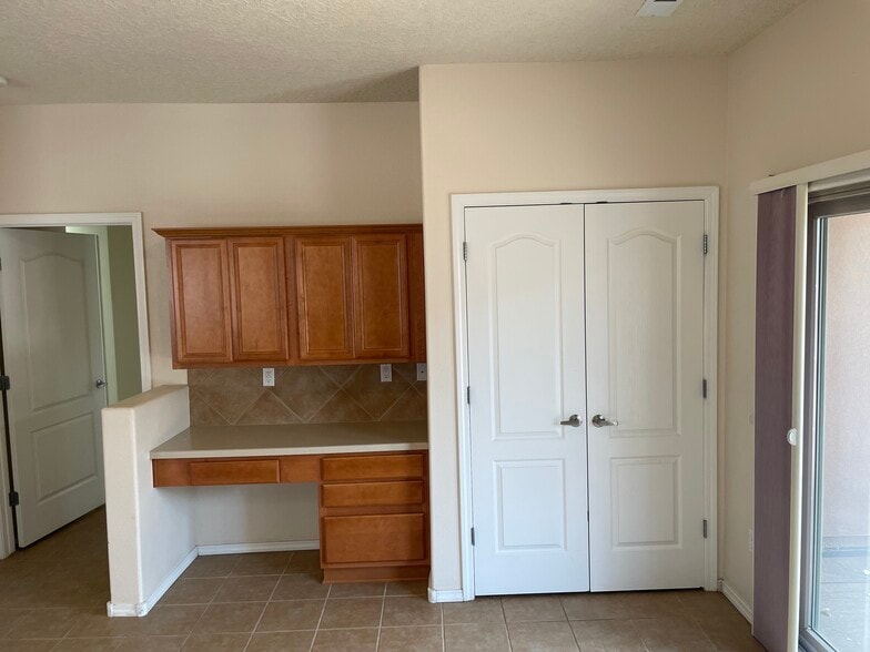 Building Photo - 931 Desert Willow Ct