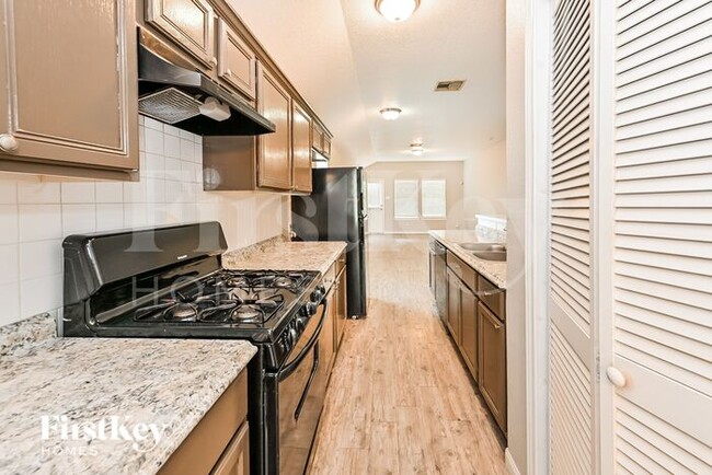 Building Photo - 13350 Pine Tree Forest Trail