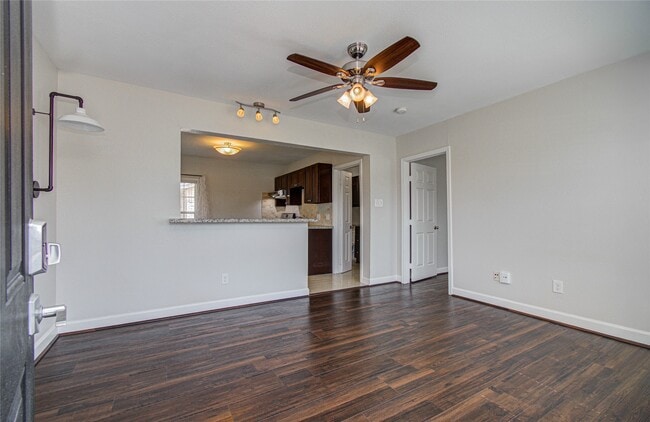 Building Photo - 1519 W 12th St