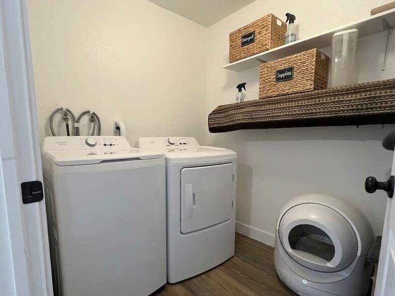 Building Photo - 4306 N Ella Rd