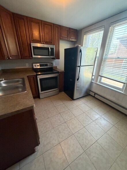 Building Photo - 144 Claremont Ave