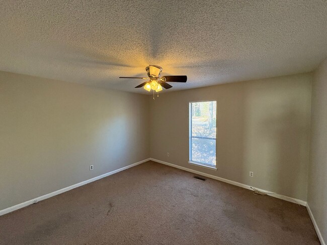 Building Photo - For Rent