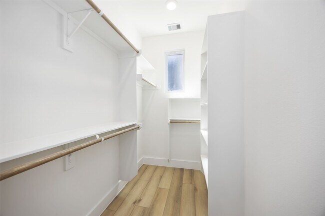 Building Photo - 6735 Peerless St