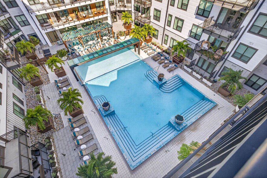 Building Photo - 2412 W Cypress St