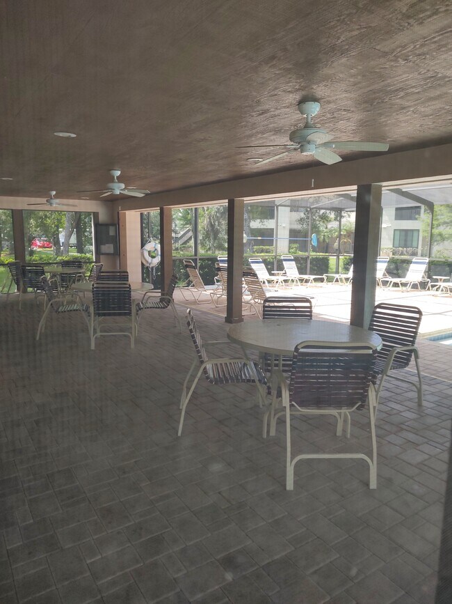 Building Photo - 3399 Mermoor Dr