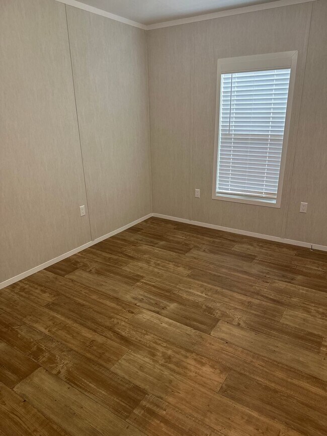 Building Photo - Cute! - 2-Bedroom/ 1-Bath- Mobile Home