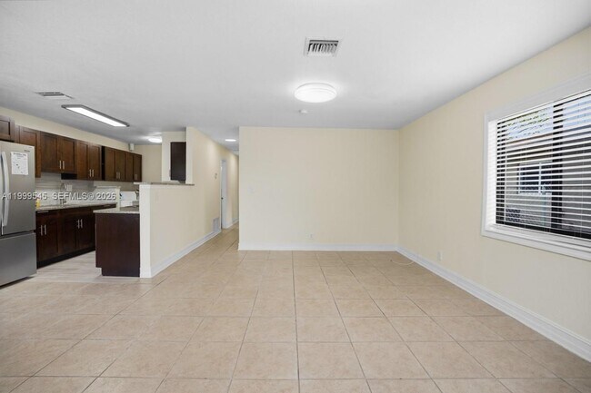 Building Photo - 7604 SW 10th Ct