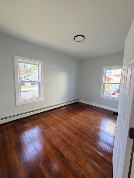 Building Photo - 133 Woodbury St