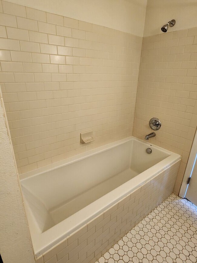 Building Photo - 3rd floor condo close to Cherry Creek Reservoir and DTC!