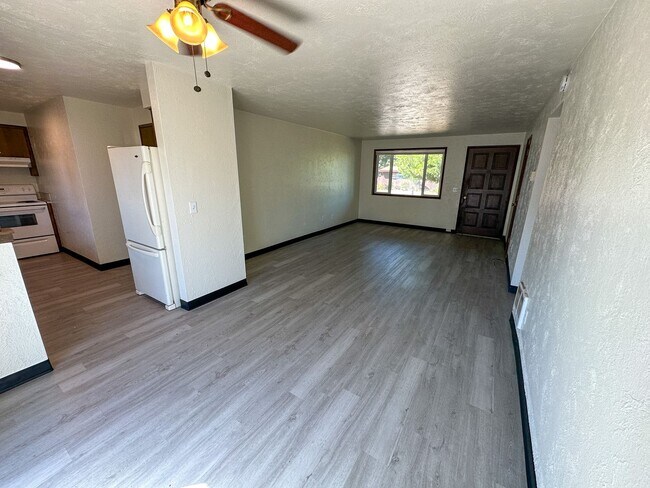 Building Photo - EVERGREEN1574-1594