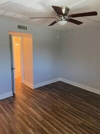 Building Photo - Lovely 2 bedroom 2 Bath:  50% off first Mo...
