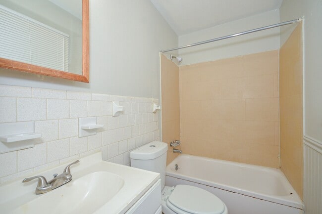 Building Photo - 1138 Perry Hill Rd