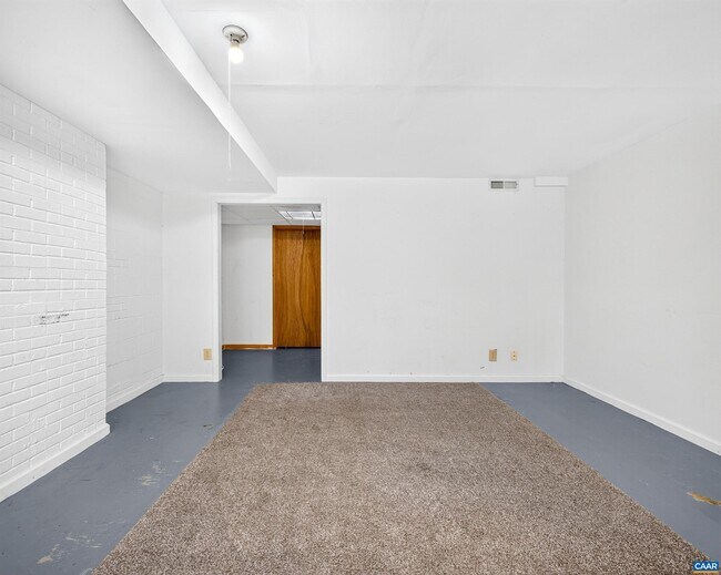 Building Photo - 225 Harvest Dr