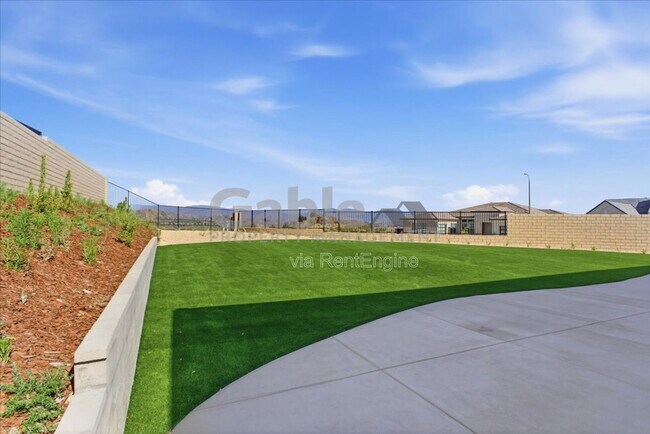 Building Photo - 30000 N Camino los Robles