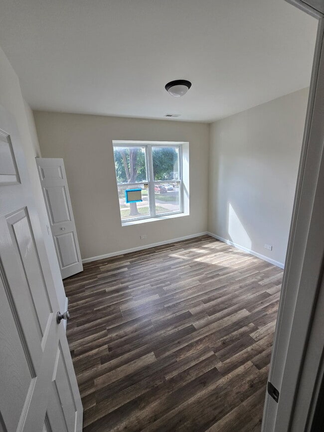 Building Photo - 5223 W Washington Blvd