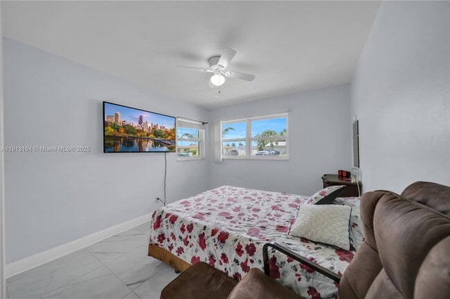 Building Photo - 246 SE 44th St