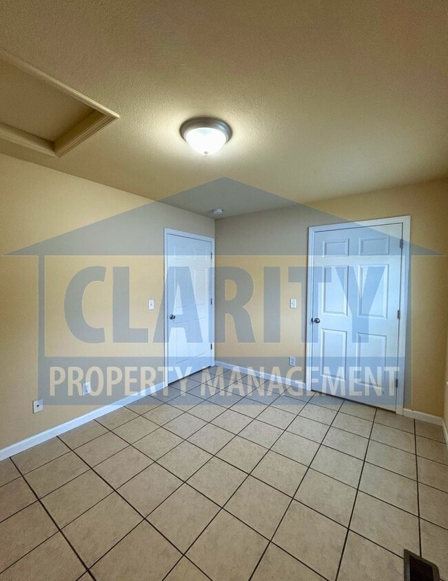 Building Photo - Cute 2 bedroom home!