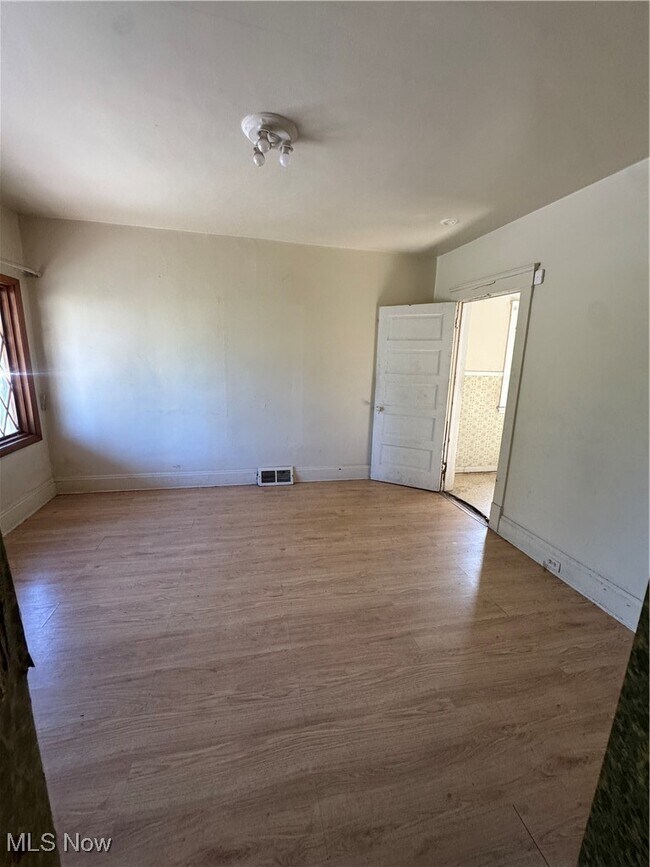 Building Photo - 3660 E 76th St