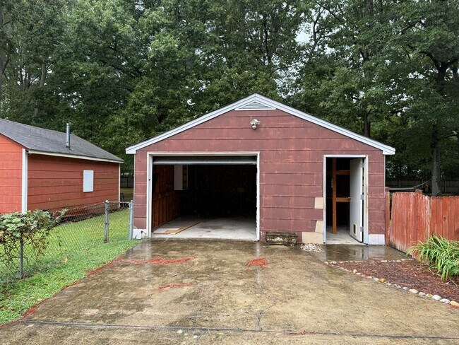 Building Photo - 3608 Wright Rd