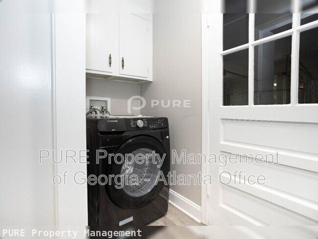 Building Photo - 2895 Lakemont Pl SW