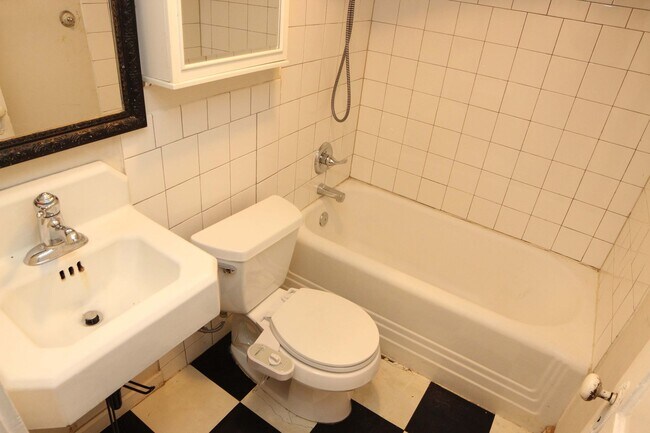 Building Photo - 318-320 W Myrtle