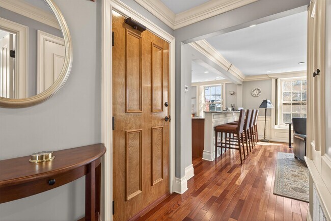 Building Photo - 7 Islington St