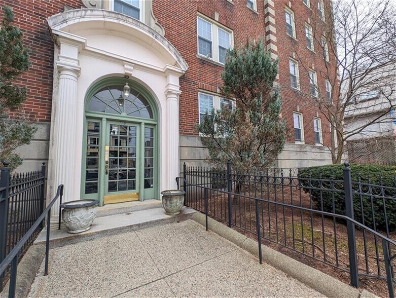 Building Photo - 115 College Ave